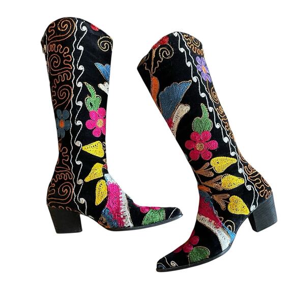 ARTEMIS ARTE Size 39 Black Velvet Floral Embroidered Back Zip Western-Style Boot - Picture 3 of 12